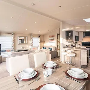 Woodland Jewel With Hot Tub , York United Kingdom