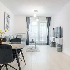 Paris Luxury Centre 2bdr W Work Desk And Wifi Near Nevsky Cathedral Sofia
