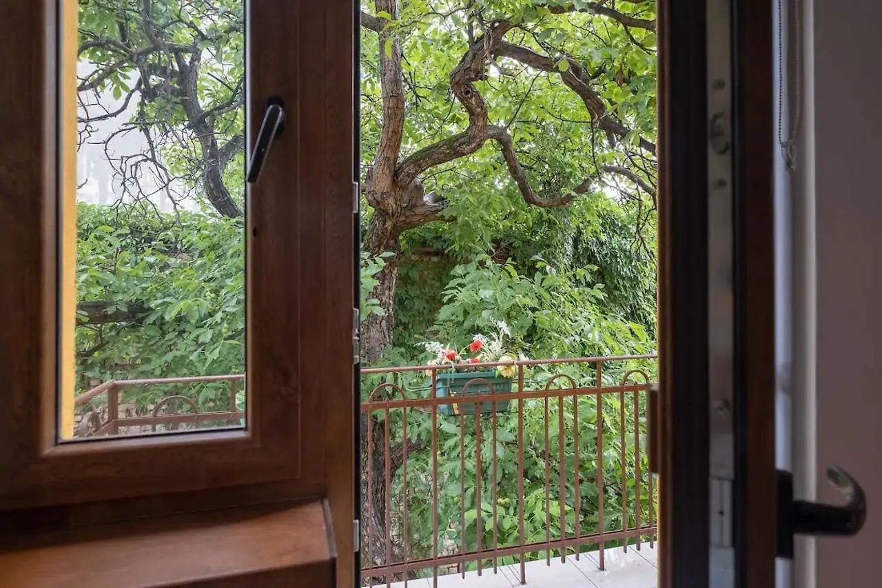 Casa vacanze Entire Central House With Guest Rooms & Garden Sofia Bulgaria